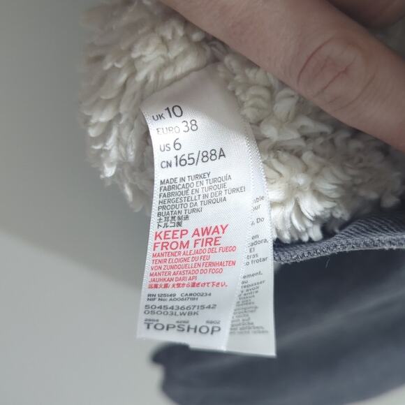 Topshop Moto Black Denim Jacket Sherpa Lined Embroidered Roses Women's Size 6 - Picture 8 of 8